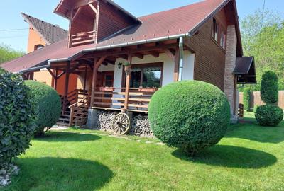 Casă cu 3 camere cu Teren 600 Mp în Central - 1