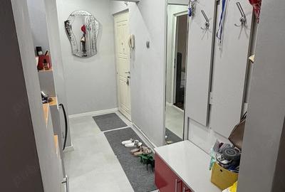 Apartament cu 3 camere semidecomandat în Craiovița Nouă - 3