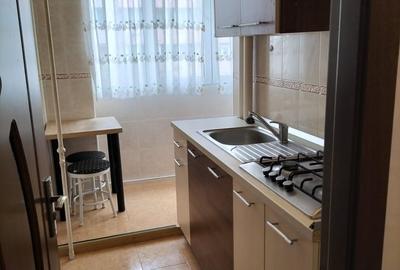 Garsonieră decomandată în Vitan