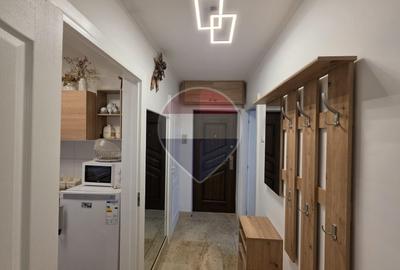 Apartament cu 2 camere semidecomandat, mobilat în Ultracentral