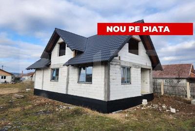 Casă cu 4 camere cu Teren 800 Mp în Totoi - 2