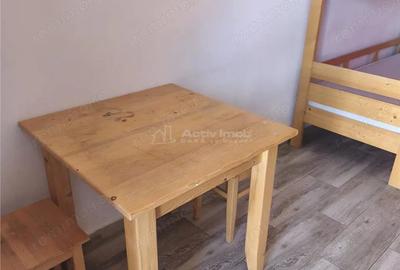 Casă cu 10 camere cu Teren 300 Mp în Cristian
