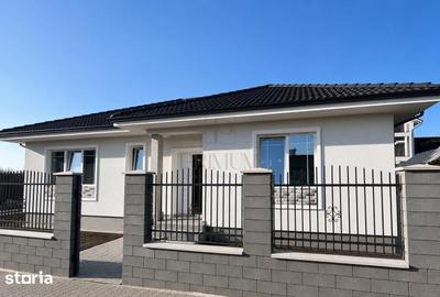 Casă cu 4 camere cu Teren 400 Mp în Sânmihaiu Român