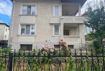 Casă cu 4 camere cu Teren 400 Mp în Ultracentral