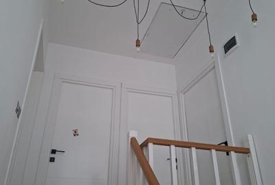 Casă cu 4 camere în Preajba