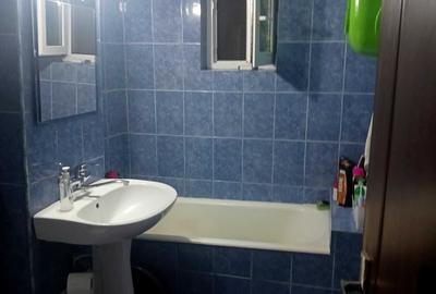 Apartament cu 2 camere semidecomandat în Craiovița Nouă