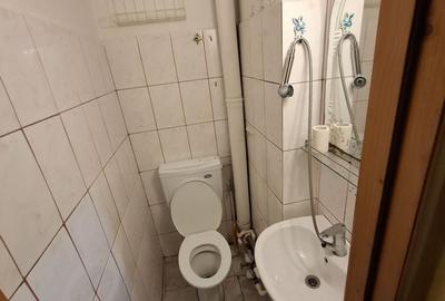 Apartament cu 3 camere nedecomandat în Podu Roș