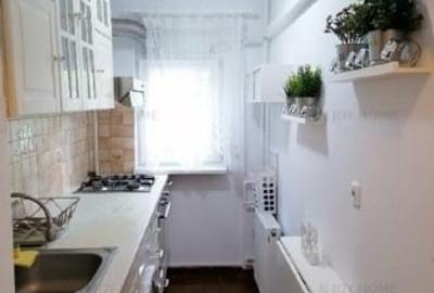 Apartament cu 2 camere decomandat în Tei