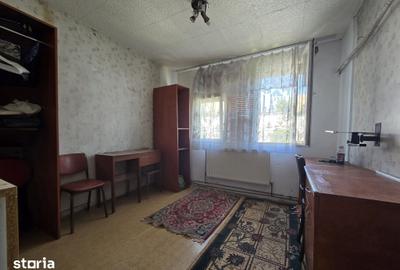 Apartament cu 3 camere decomandat în Drumul Taberei
