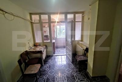 Apartament cu 3 camere decomandat în Craiovița Nouă