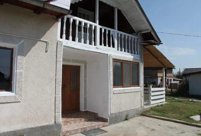 Casă cu Teren 1000 Mp în Bradu
