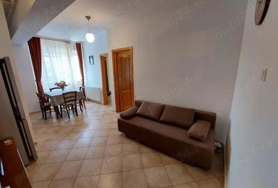 Apartament cu 3 camere semidecomandat, mobilat în Prundu