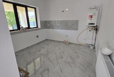 Casă cu 3 camere cu Teren 250 Mp în Central - 12