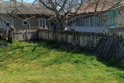 Casă cu 4 camere cu Teren 2988 Mp în Central
