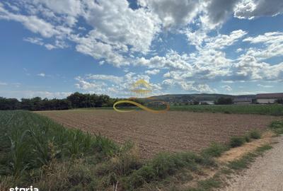 Teren de 500 mp, în Măgura