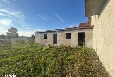 Casă cu 5 camere cu Teren 1000 Mp în Vetiș