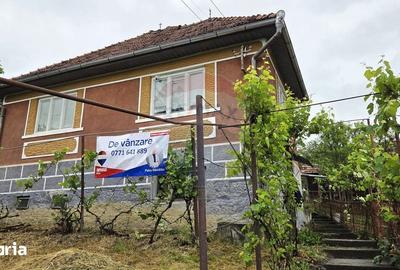 Casă cu 3 camere semidecomandat cu Teren 2200 Mp în Gornești - 1