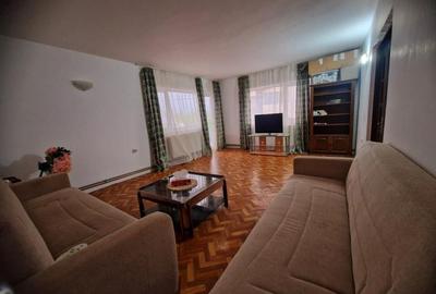 Casă individuală cu 7 camere cu Canalizare în Păulești