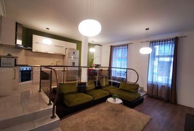 Apartament cu 3 camere semidecomandat, mobilat în Central - 1