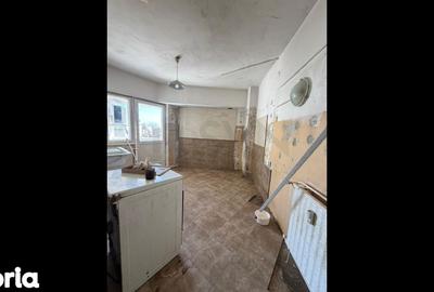Apartament cu 3 camere decomandat în Crângași - 1