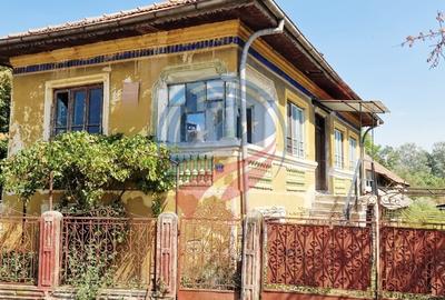 Casă individuală cu 5 camere cu Canalizare în Bâzdâna