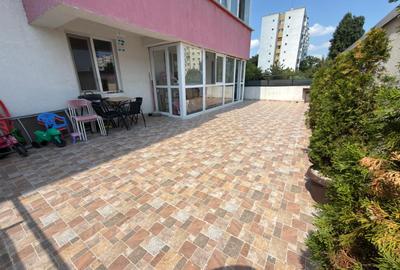 Apartament cu 3 camere decomandat în Berceni