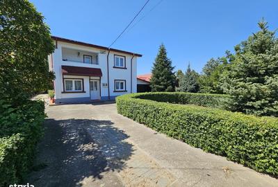 Casă cu 4 camere în Ciolpani