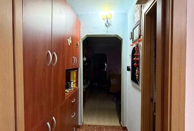 Apartament cu 3 camere semidecomandat, mobilat în Central