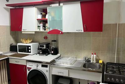 Apartament cu 3 camere decomandat, mobilat în Spitalul Județean
