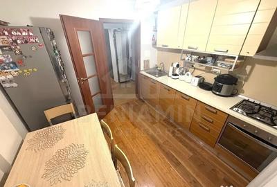 Apartament cu 3 camere decomandat în Brazda lui Novac
