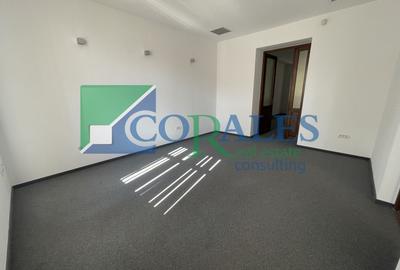 Apartament cu 6 camere circular în Central - 14
