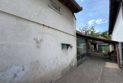 Casă individuală cu 3 camere cu Canalizare în Central