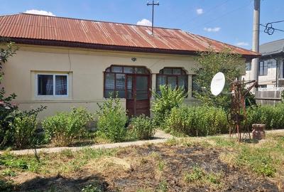 Casă cu 2 camere cu Teren 594 Mp în Comana