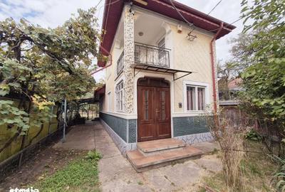Casă cu 4 camere în Central