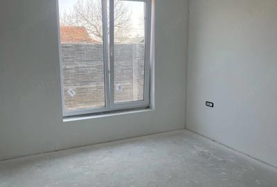 Casă cu 3 camere cu Teren 830 Mp în Albina