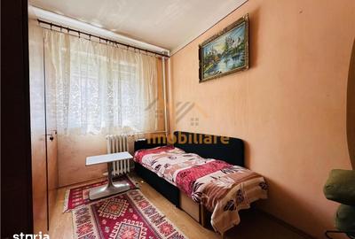 Apartament cu 3 camere semidecomandat în Iosia