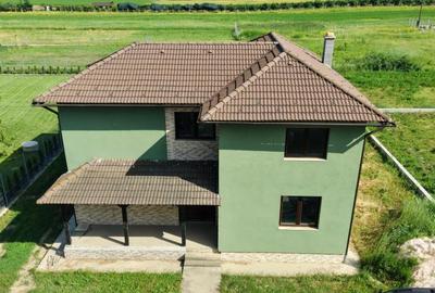 Casă individuală cu 4 camere cu Teren 800 Mp în Periferie