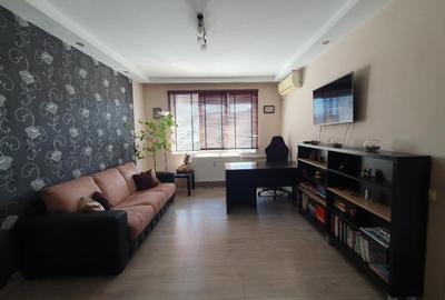 Apartament cu 3 camere decomandat în Dristor