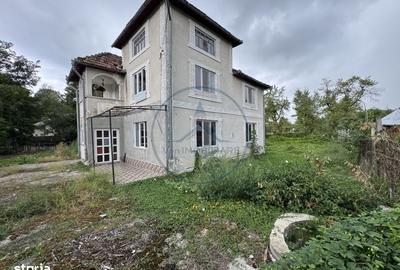 Casă cu 4 camere în Poderei
