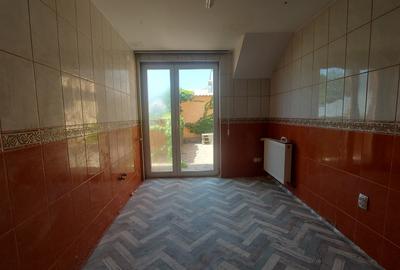 Casă cu 5 camere cu Canalizare în Tineretului - 34