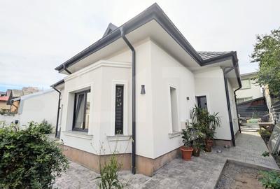 Casă individuală cu 6 camere cu Canalizare în Central