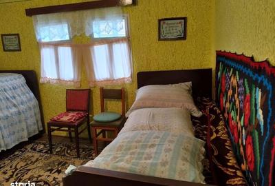 Casă cu 4 camere cu Teren 1611 Mp în Apateu - 2