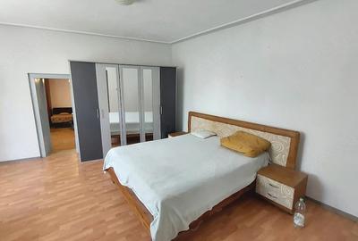 Casă cu 8 camere cu Teren 800 Mp în Central
