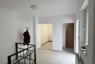 Apartament cu 4 camere nedecomandat în Plevnei - 2