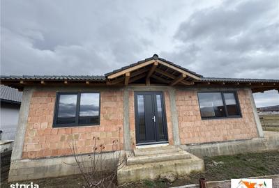 Casă cu 3 camere cu Teren 300 Mp în Central