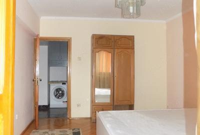 Apartament cu 3 camere decomandat în Buzaului