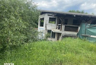 Casă cu 4 camere cu Teren 328 Mp în Lunca - 1
