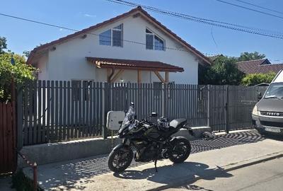 Casă cu 4 camere în Poarta Albă