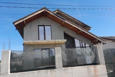 Casă cu 4 camere în Malu Mare - 3