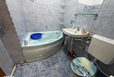 Apartament cu 2 camere semidecomandat în Micro 4